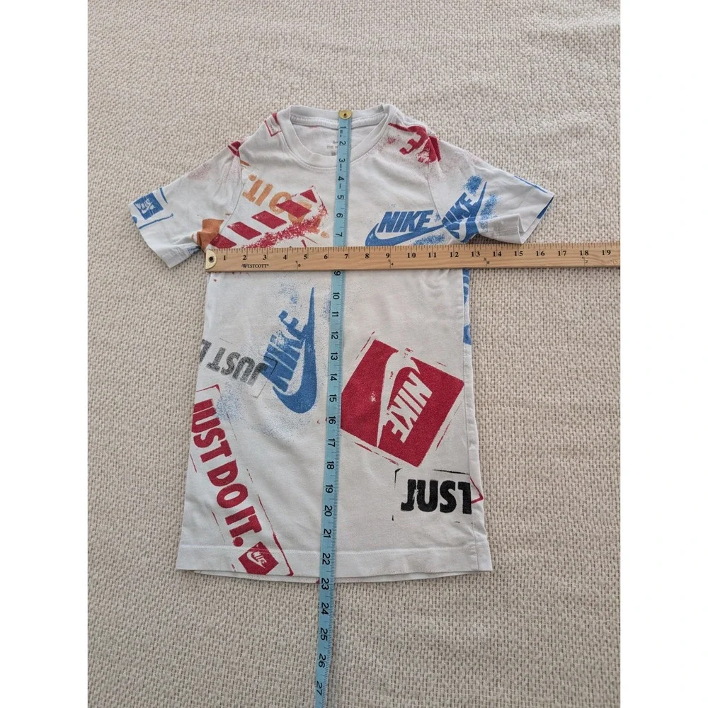 Nike Boys Size Small Graphic Tee Shirt‎ White Red Blue All Over Print